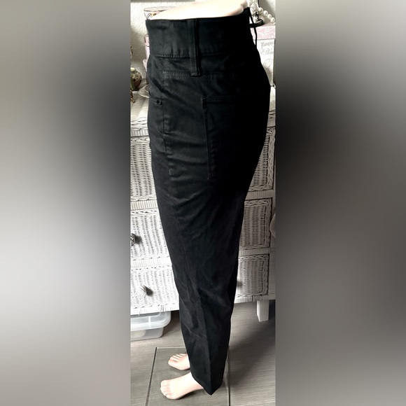Chico’s 53% Cotton Blend mid rise skinny pants in black color Size 12R - Picture 5 of 8